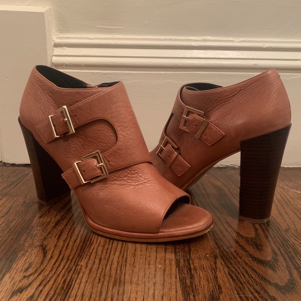 KENNETH COLE: Booties